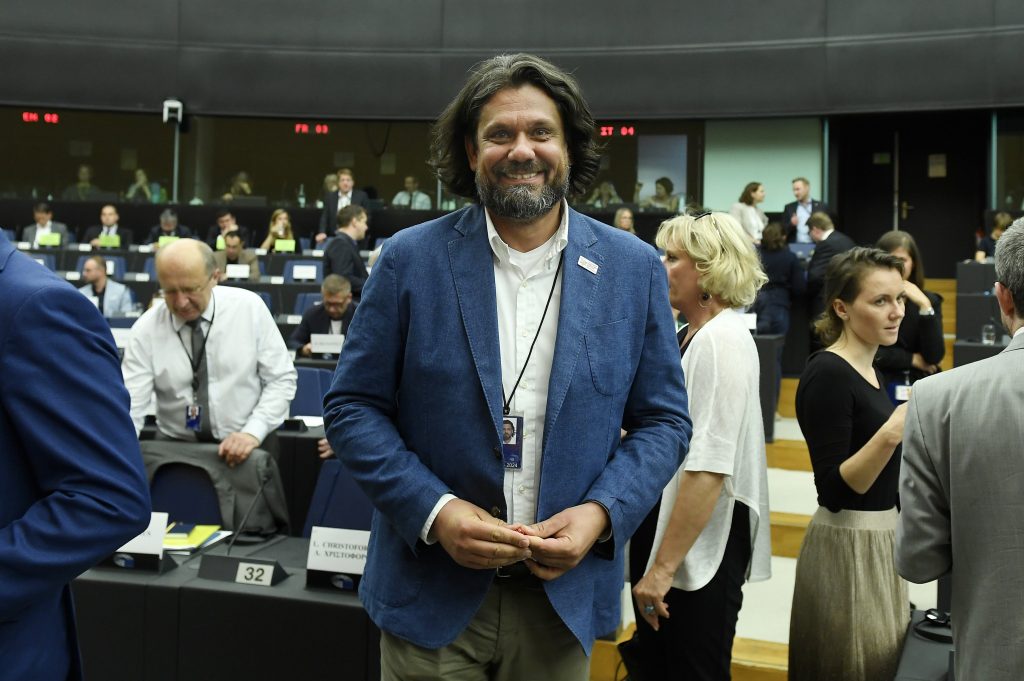 Fidesz MEP Deutsch Not Expelled from EPP Group but Faces Strict Consequences after Harsh Remarks post's picture