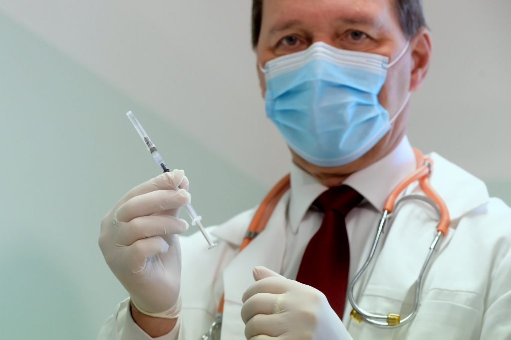 Infectologist: Hungary’s Health Experts Assessing Fourth Jab Eligibility post's picture