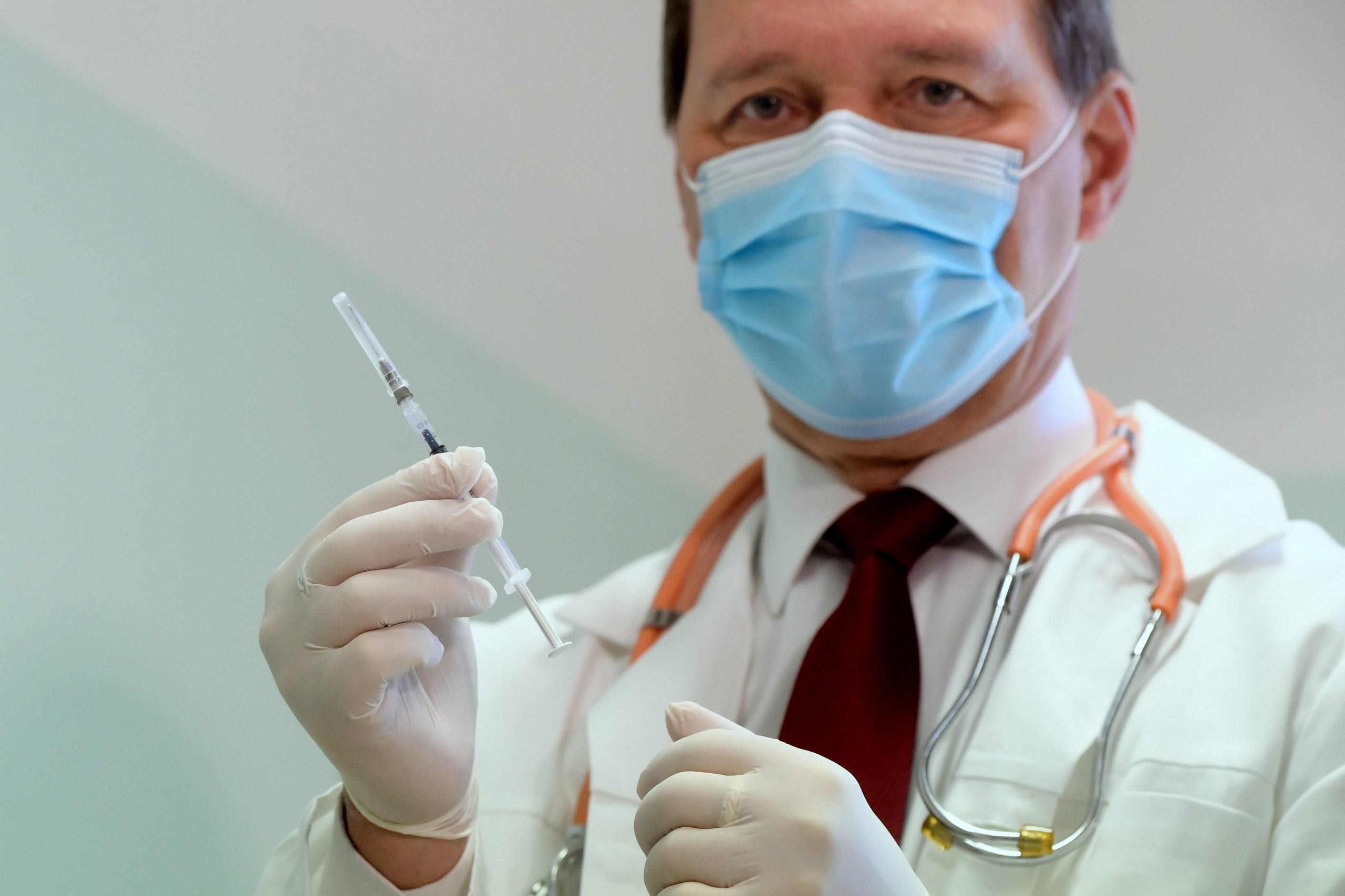 Infectologist: Hungary's Health Experts Assessing Fourth Jab Eligibility