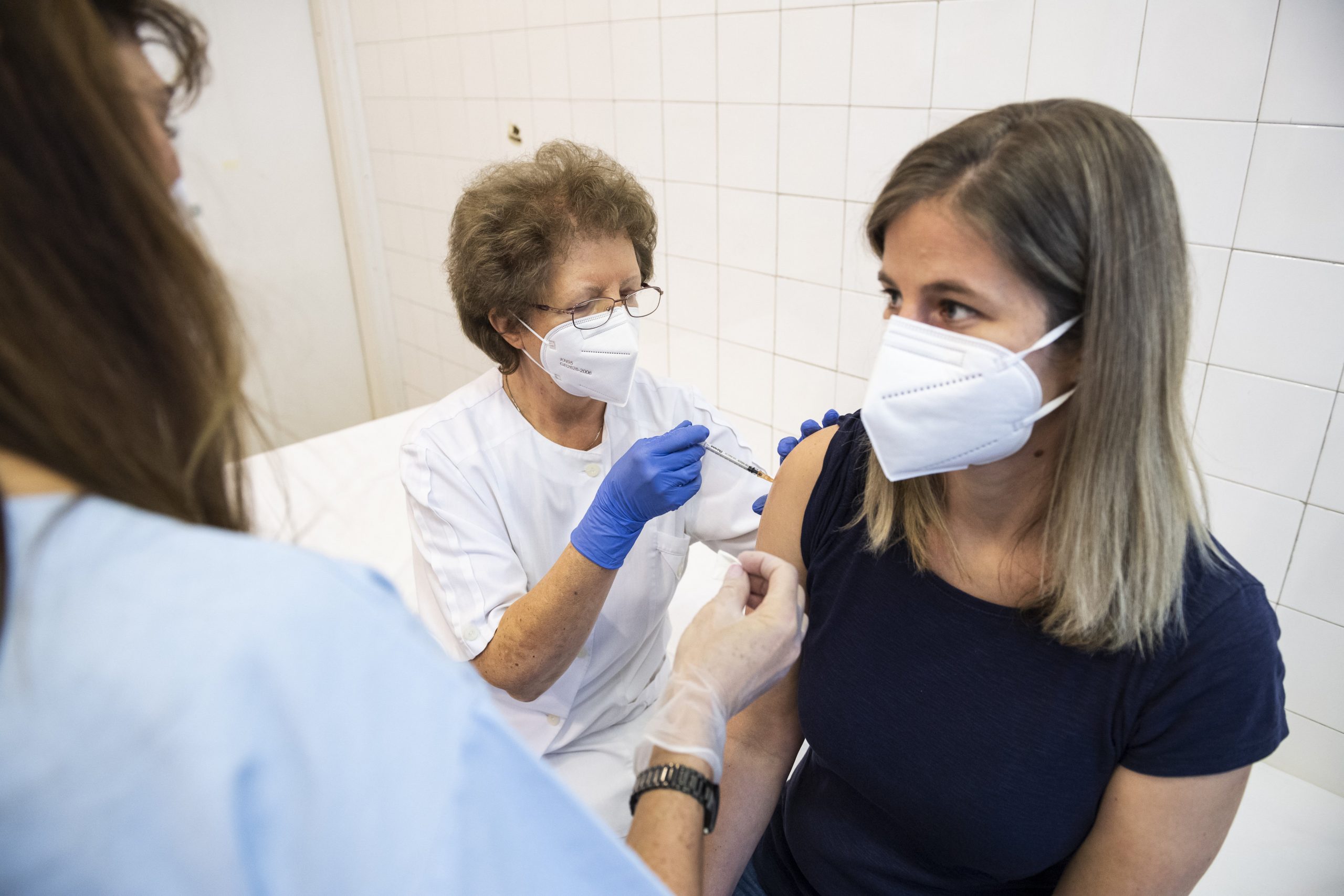 Hungarian Parties Start Campaigning for Coronavirus Vaccine