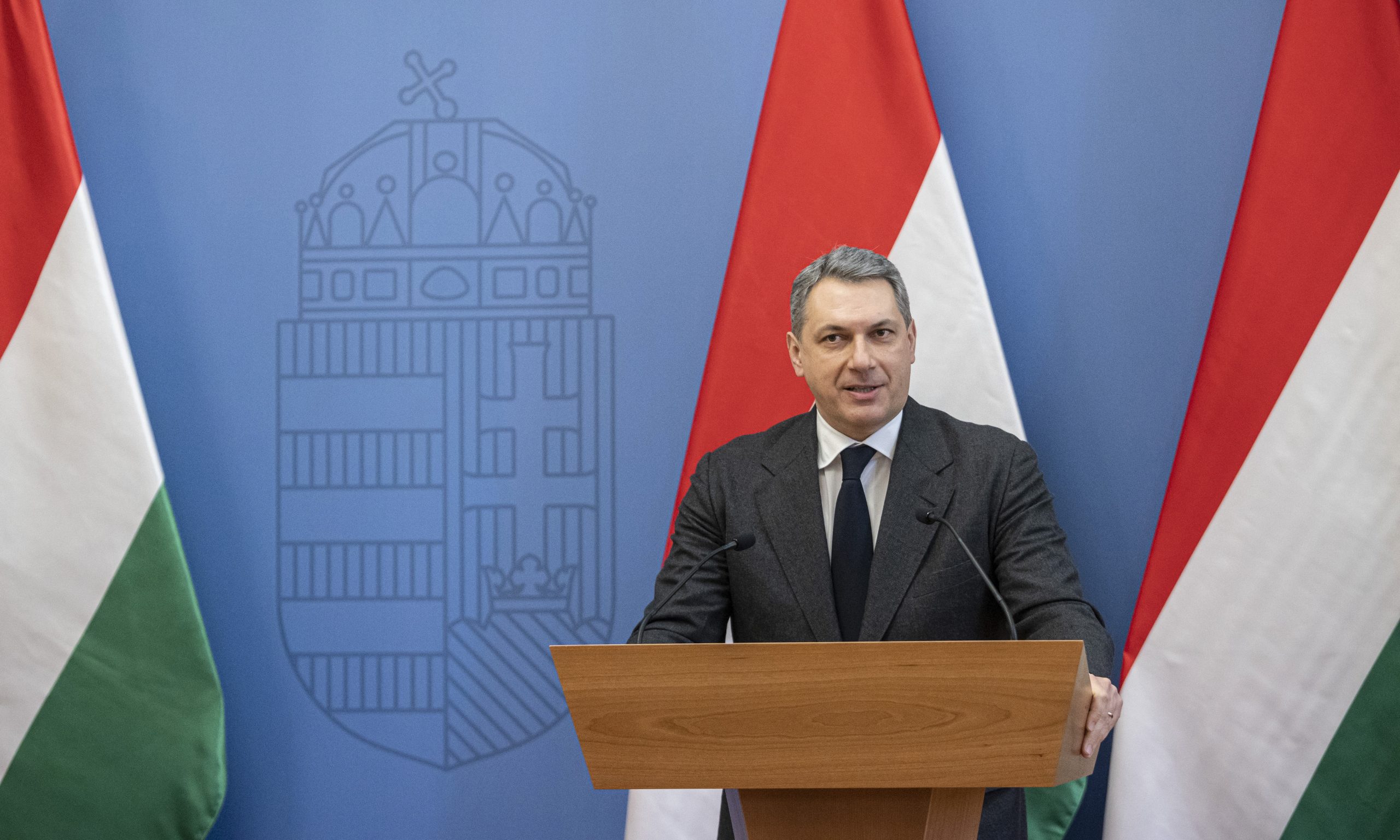 Fidesz's Lázár Wants Foreign Discounters to be Replaced by Hungarian Ones