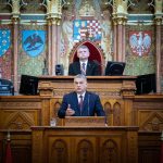 Hungarian Lawmakers Take Oaths in New Parliament