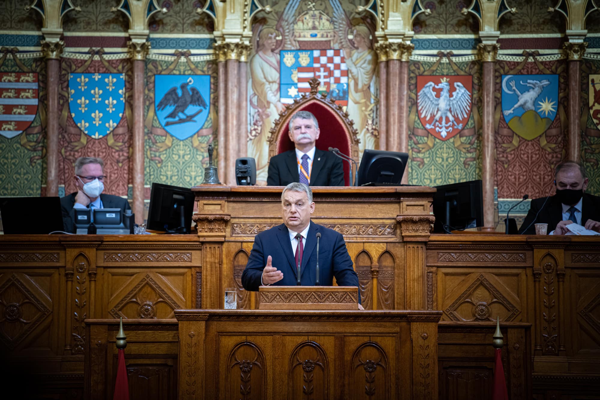 Hungarian Lawmakers Take Oaths in New Parliament