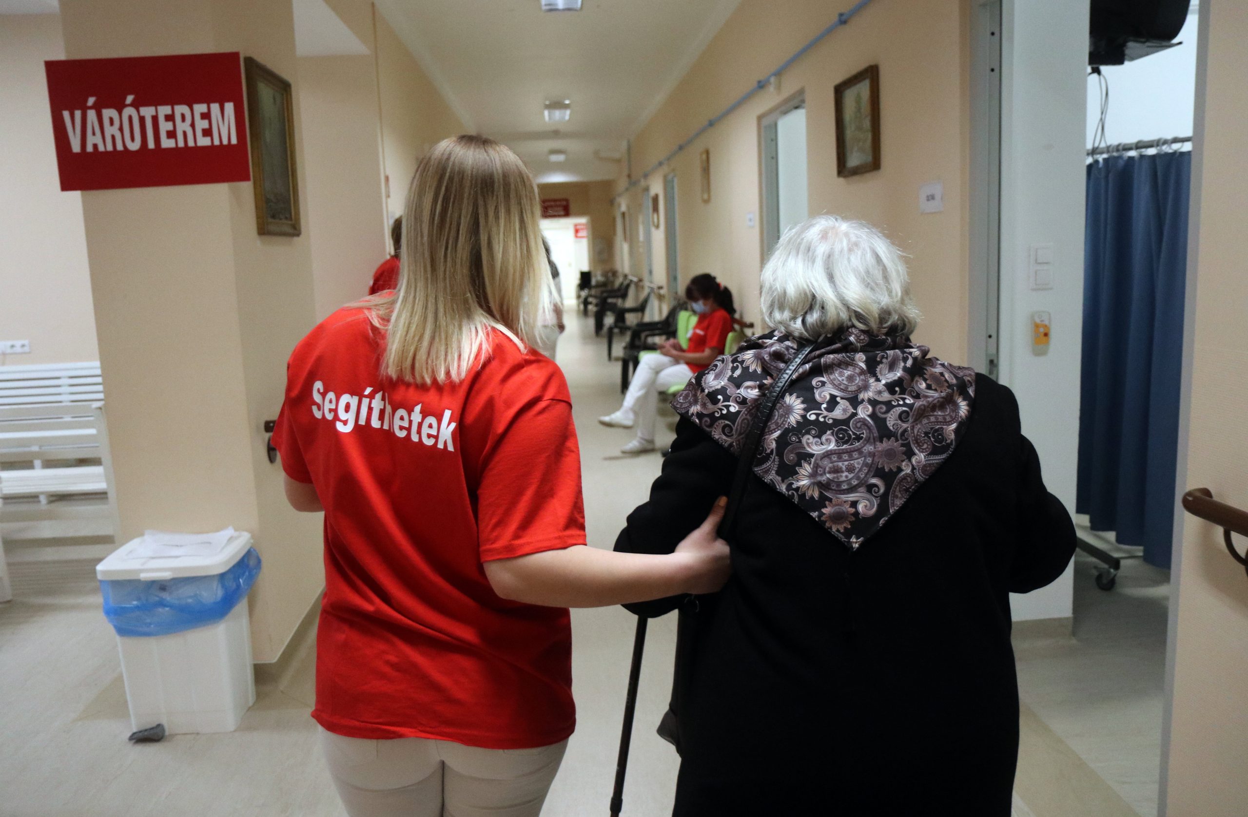 Hundreds of Volunteers Apply to Assist Hospital Staff