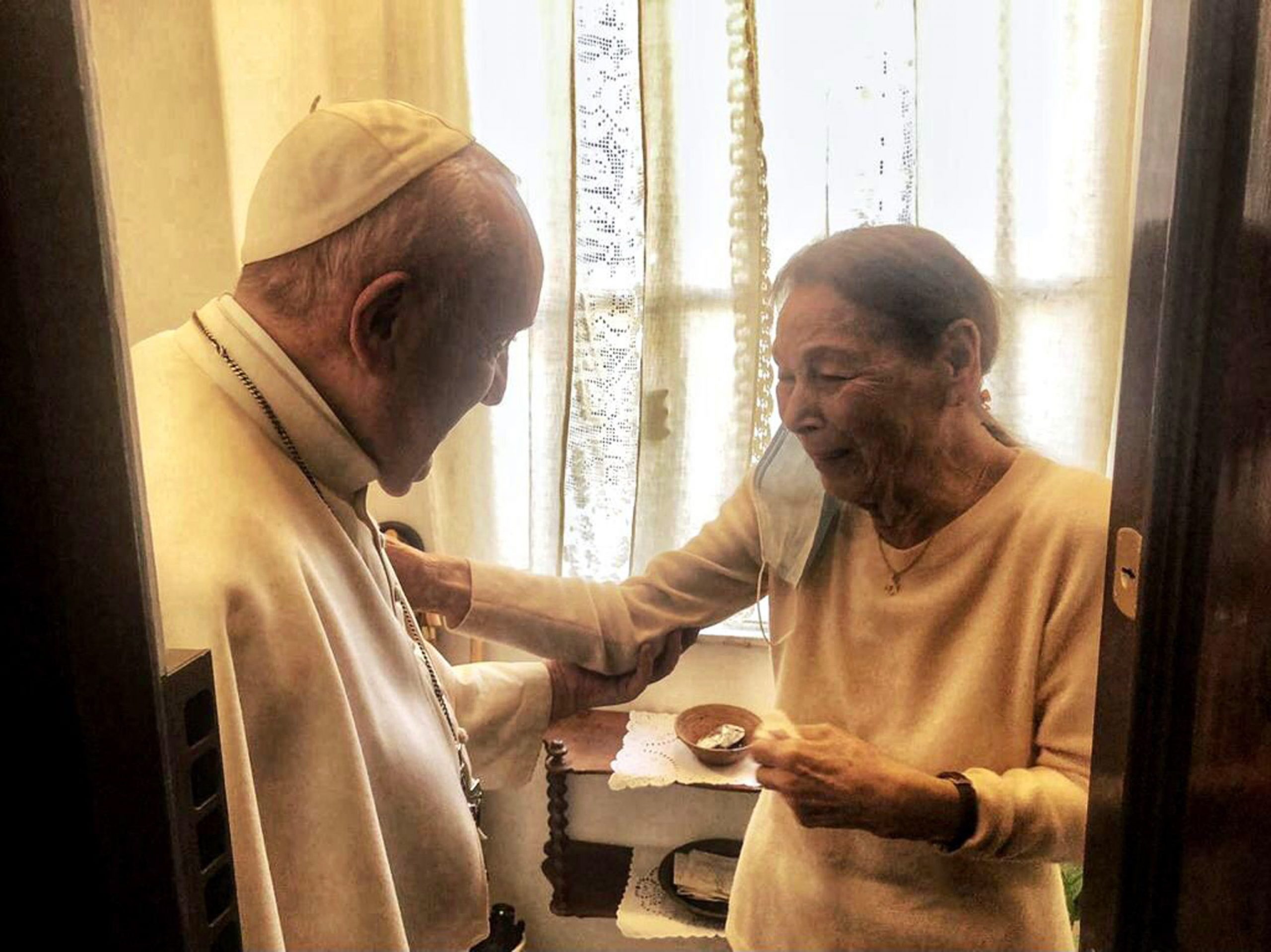 Pope Francis Visits Hungarian Holocaust Survivor
