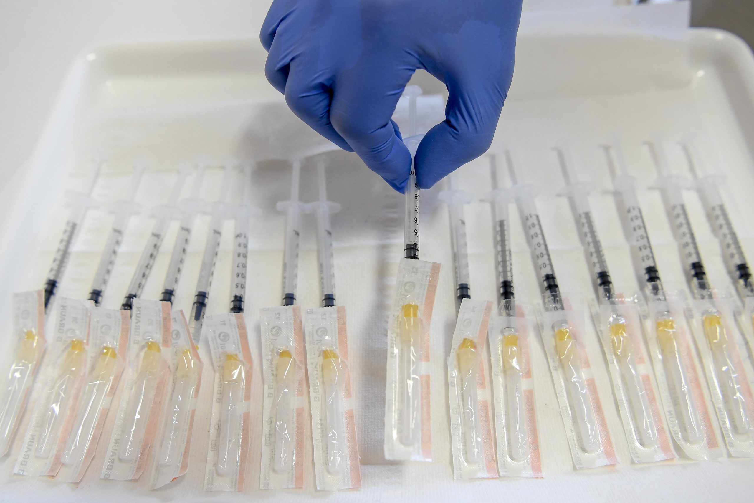 Hungary Delivers 100,000 Vaccines to Czech Republic
