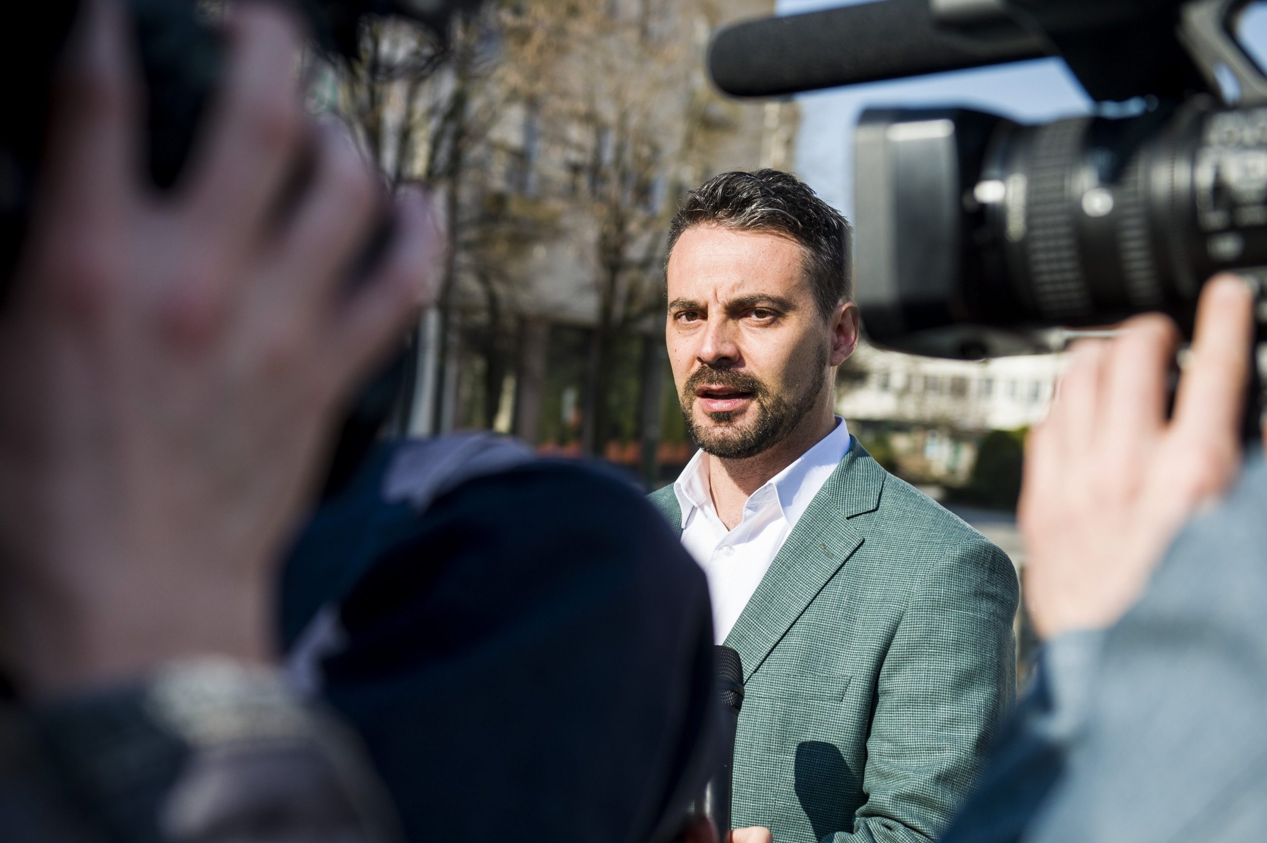 Online Referendum on Voting Abilities of Hungarians Working Abroad to be Launched by Former Jobbik Leader Vona