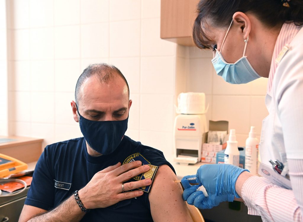 One-Third of Public Service Workers Unvaccinated One Week before Deadline post's picture