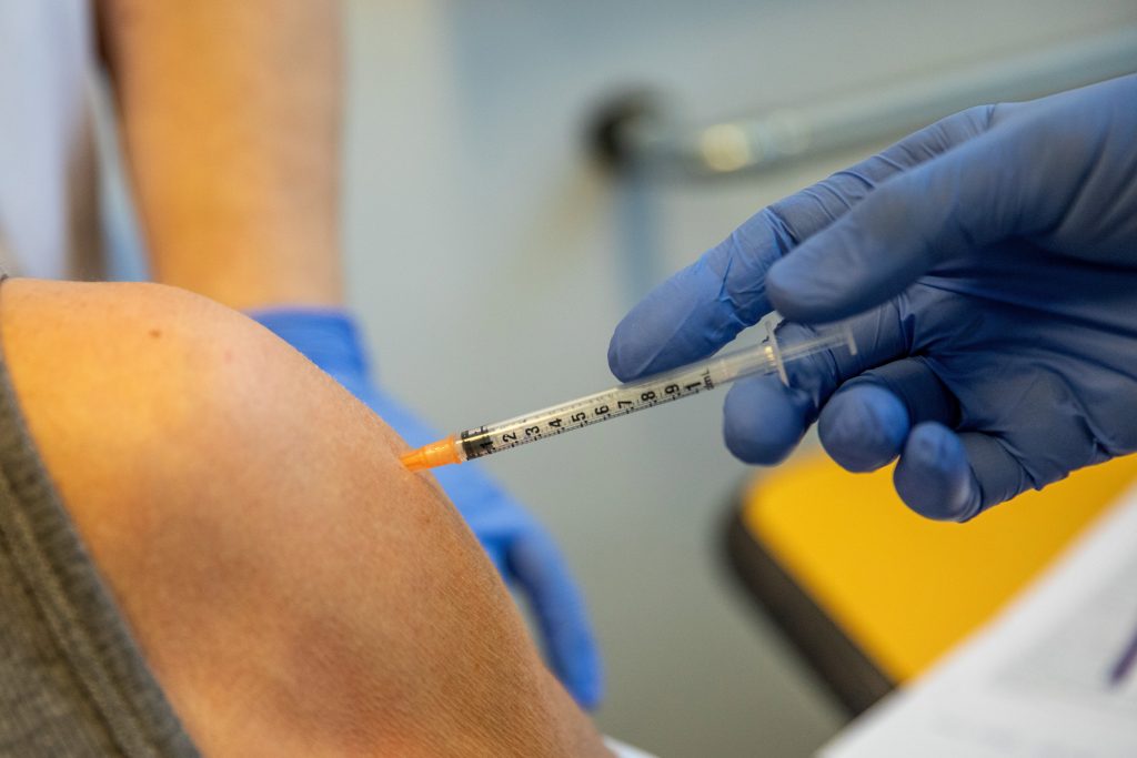 Hungarian Press Roundup: Vaccination Crossfire post's picture
