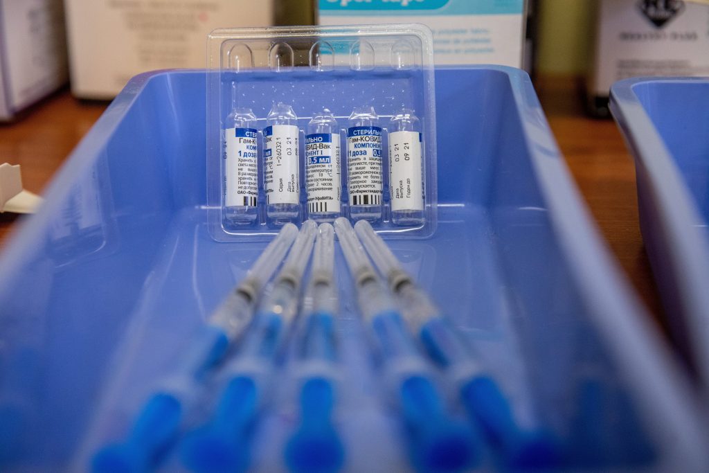“Vaccine Hunters” in Hungary Use Social Media to Find Unused COVID-19 Doses post's picture