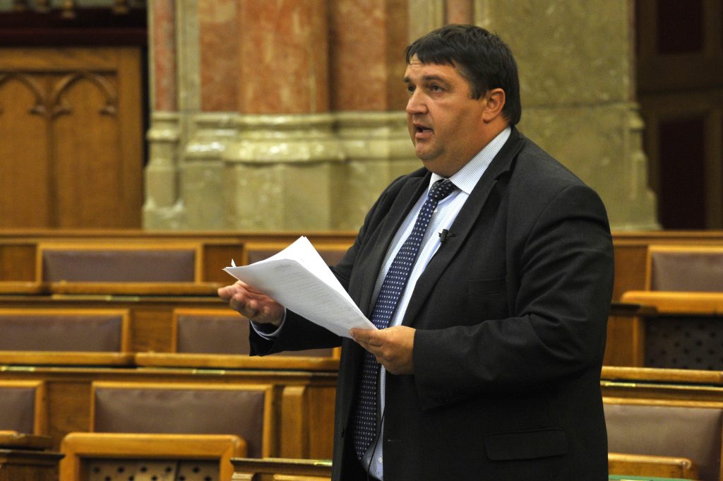Opposition Calls on Fidesz MP to Step Down for Voting While Allegedly Infected With COVID post's picture