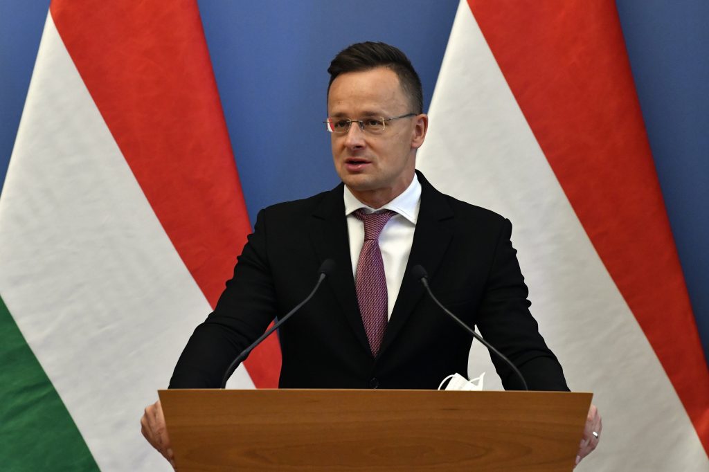FM Szijjártó: Illegal Migrants ‘Not to Set Foot’ in Hungary post's picture