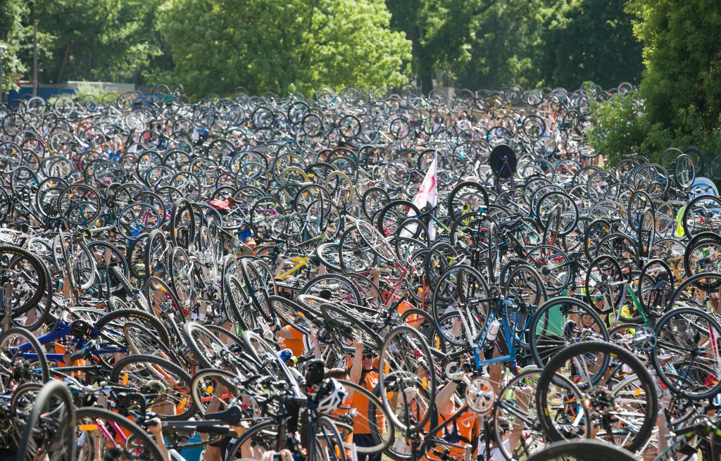 I Bike Budapest Draws 15,000 Cyclists post's picture