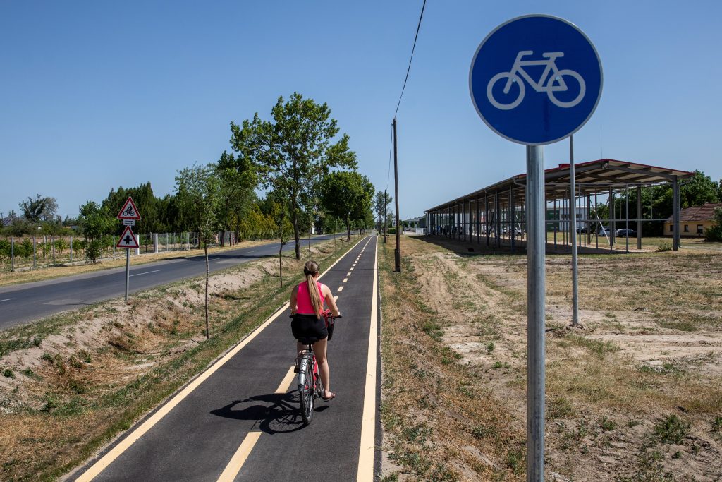 New Stretch of Budapest-Balaton Cycle Path Completed to Reach Lake Velence post's picture