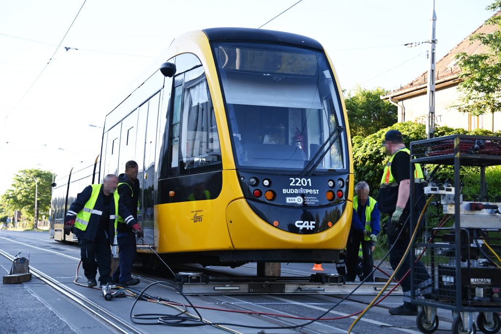 Fidesz Budapest Chapter Questions City Leadership Over Used Frankfurt Tram Purchase post's picture