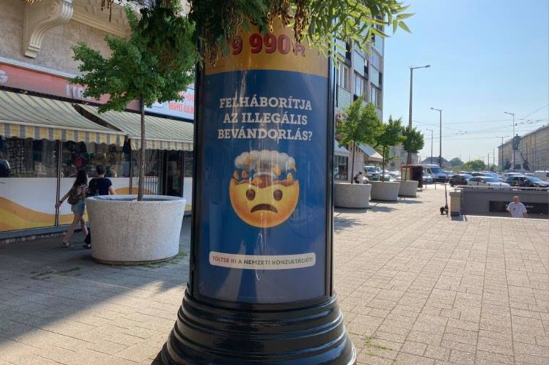 Fidesz Gov't's New Political Ad Campaign Uses Emojis to Advertise Nat'l Survey