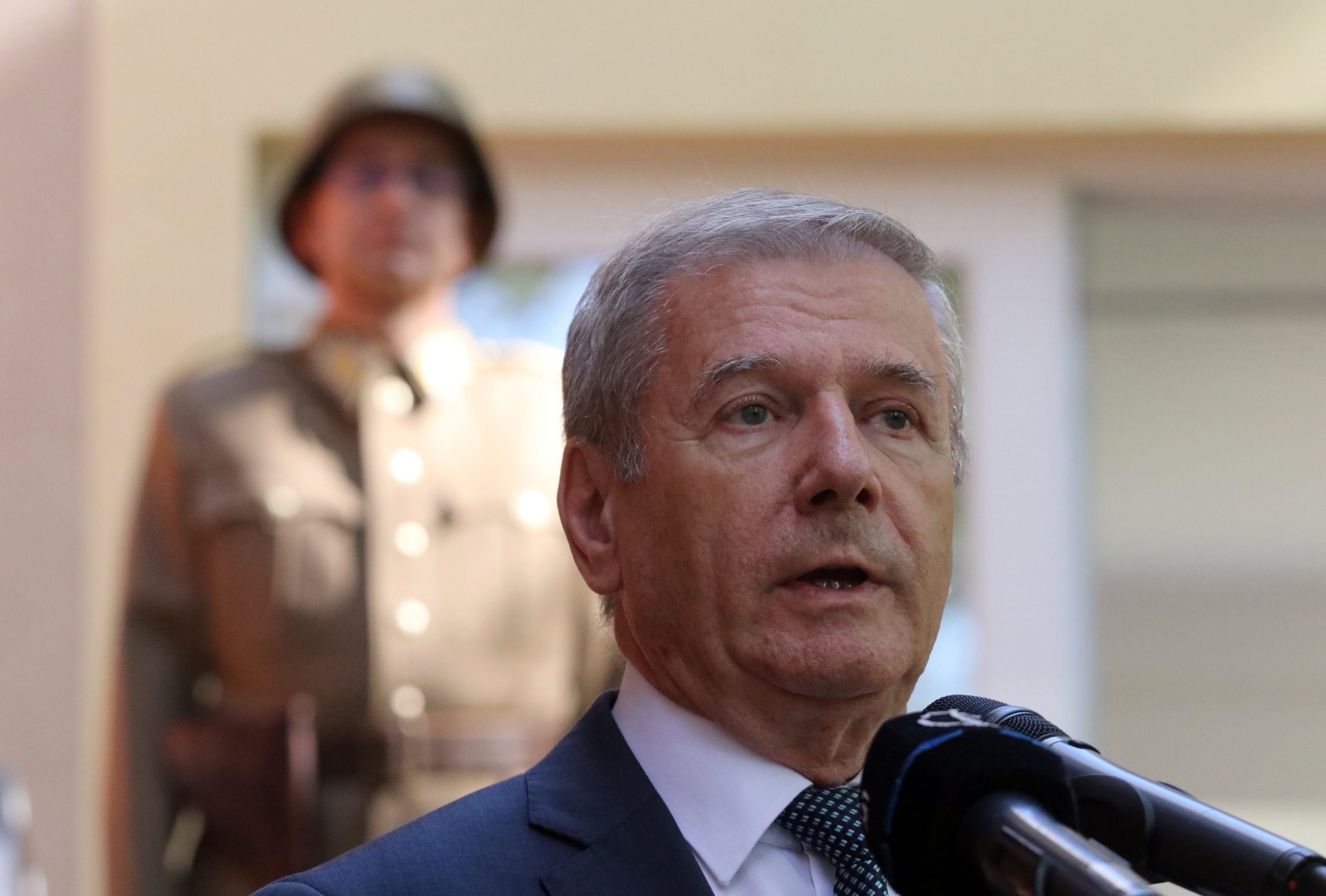 Defence Minister: Each Nation Must Guarantee Its Own Security