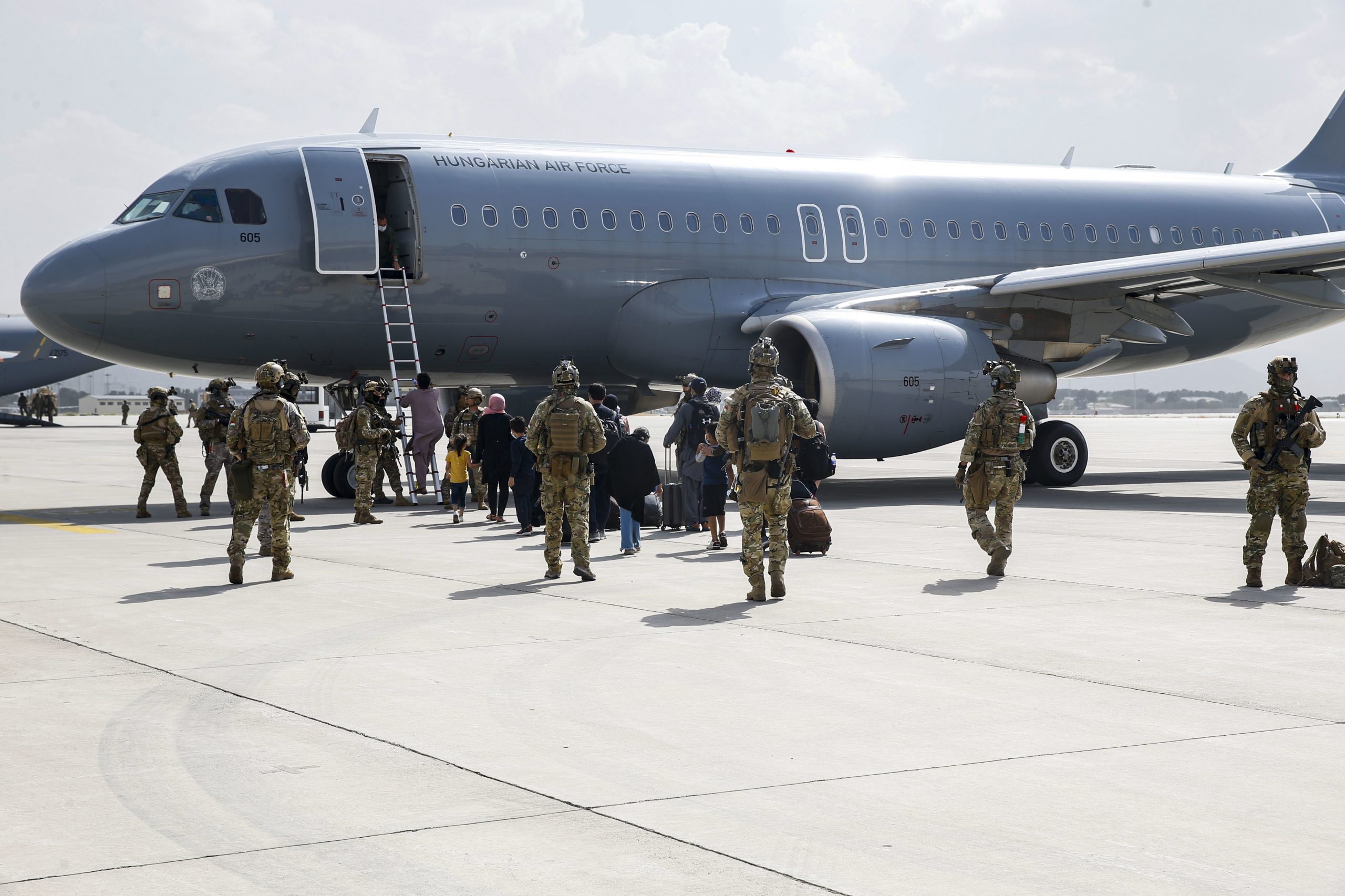 First Aircraft Involved in Afghanistan Rescue Operations Arrives in Budapest with 173 People