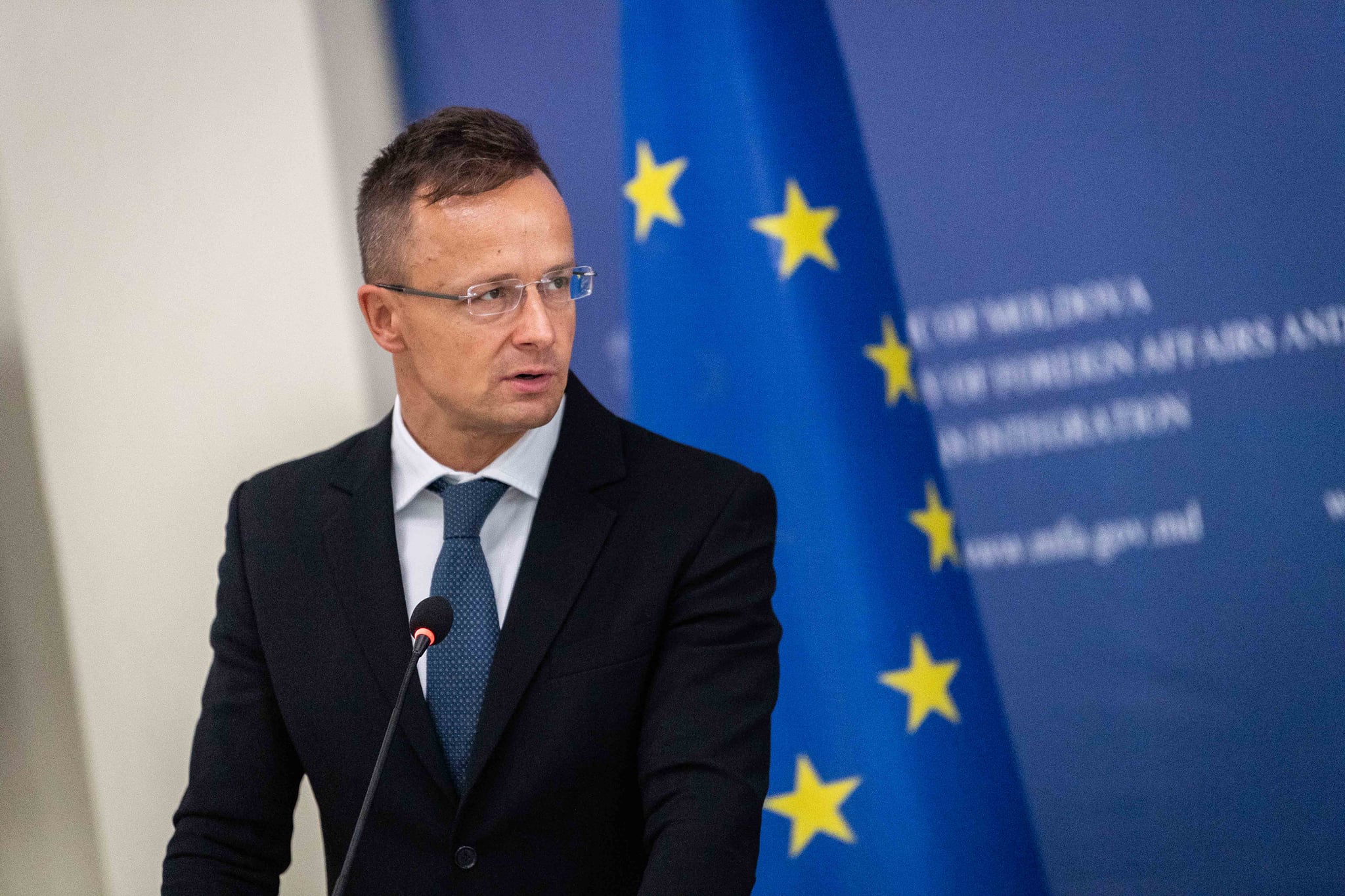 FM Szijjártó: EC Position on Migration 'Bizarre and Shameful'