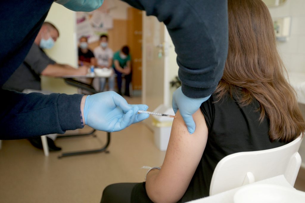 Coronavirus: More Than 3,000 Teachers Oppose Mandatory Vaccination post's picture