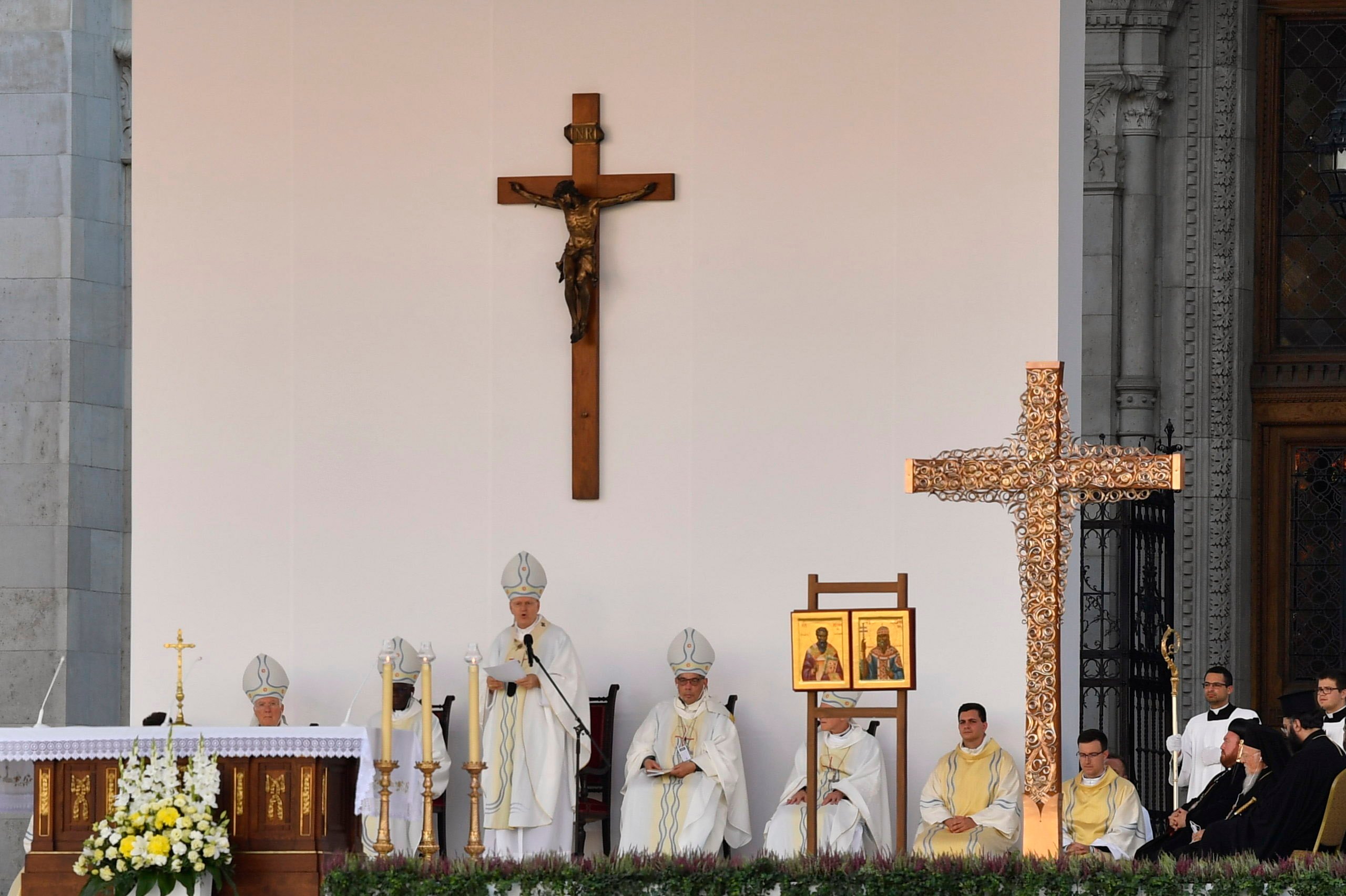 Cardinal Erdő: 'Our Calling Is to Connect Cultures, Religions, Nations'