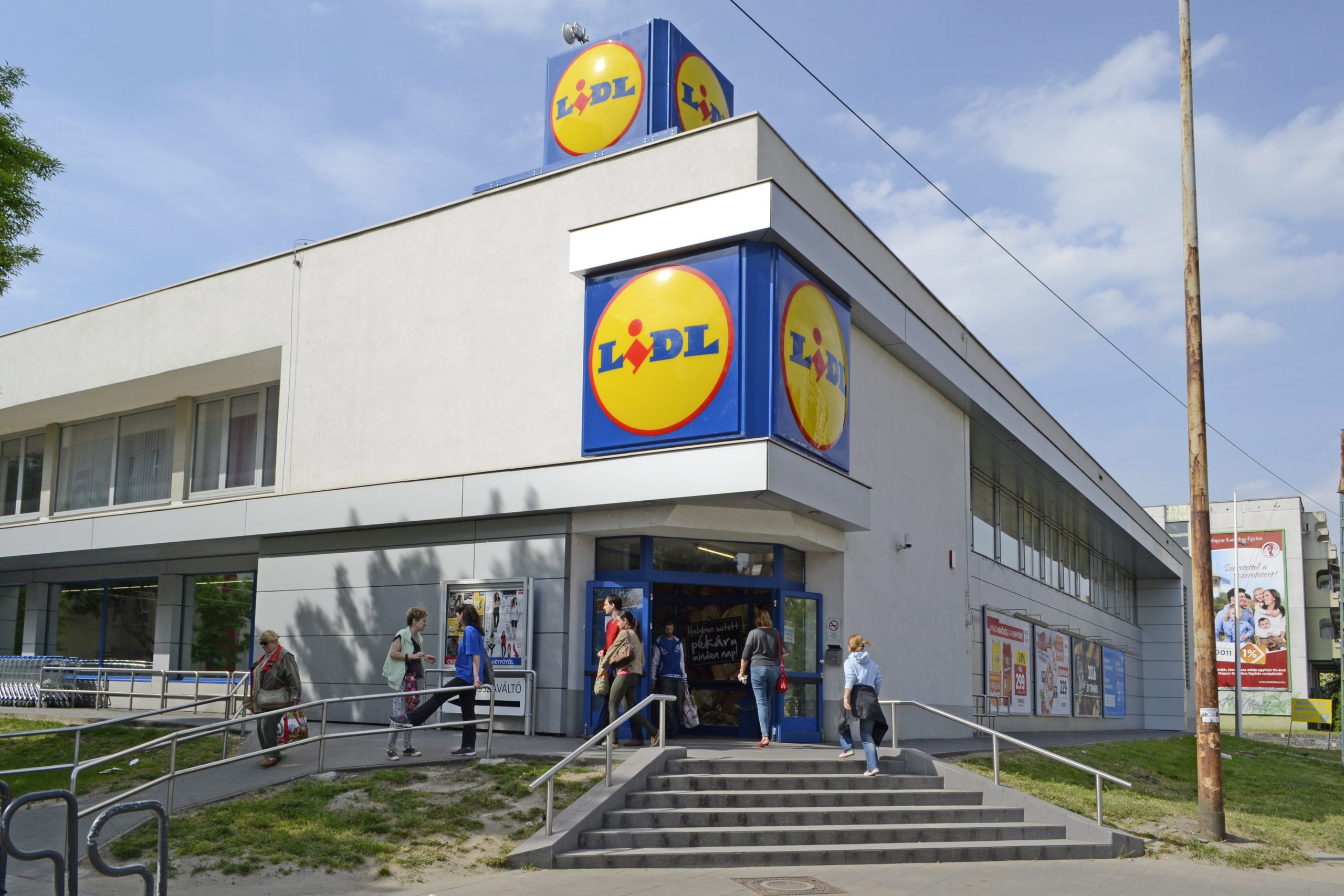 Are Aldi and Lidl cheaper in Austria than in Hungary?