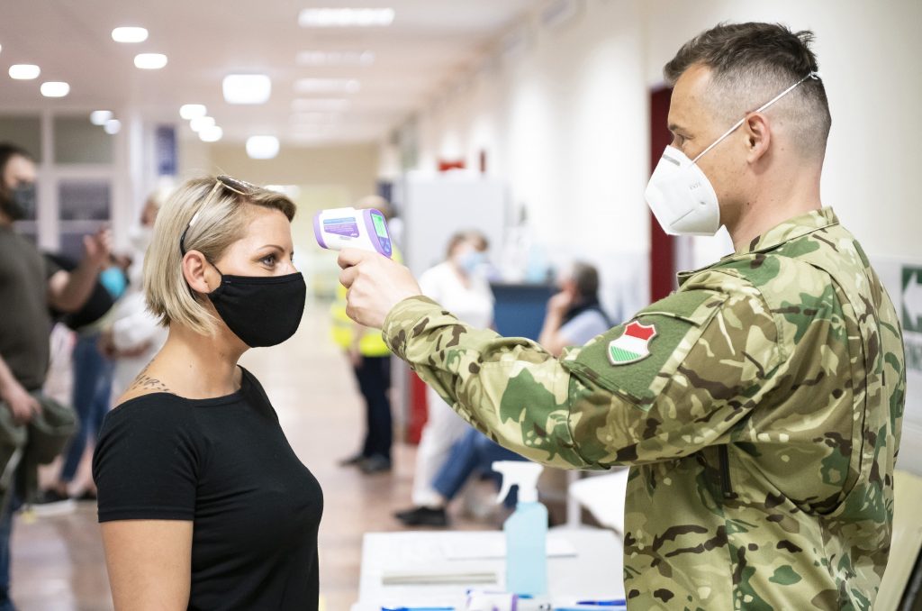 Coronavirus: More Soldiers Assigned to Help Out Staff at Vaccination Points post's picture