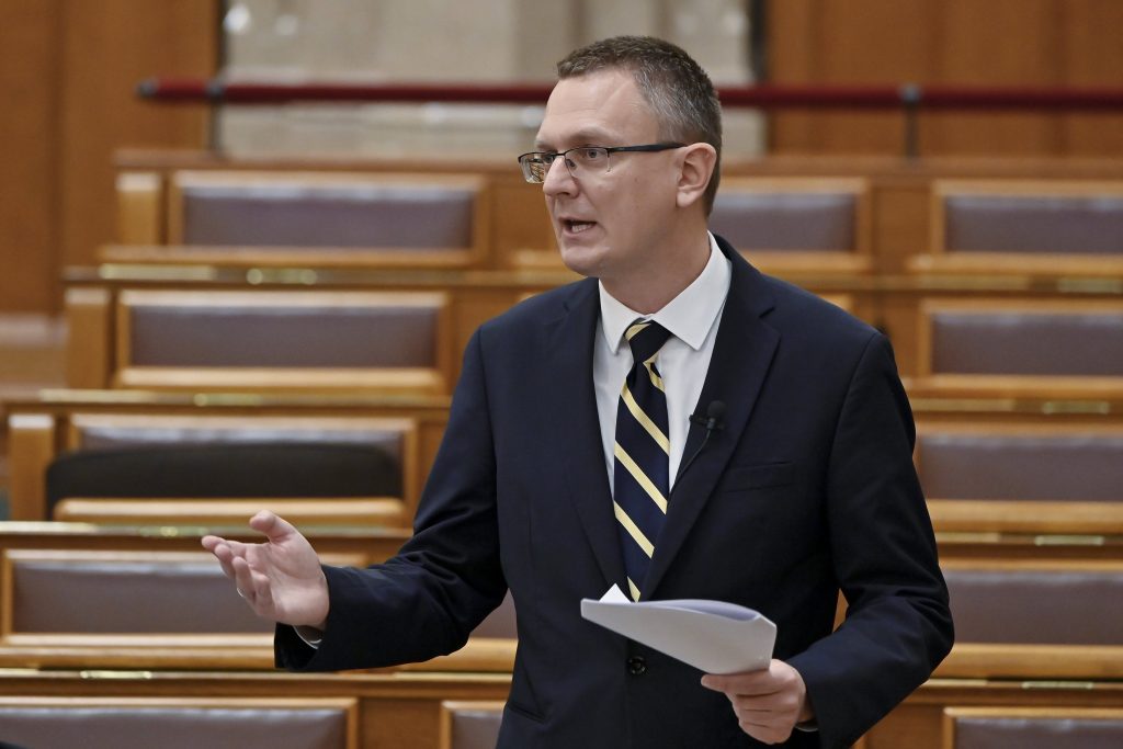 State Secy Rétvári: Govt Helping People Who Want Children post's picture