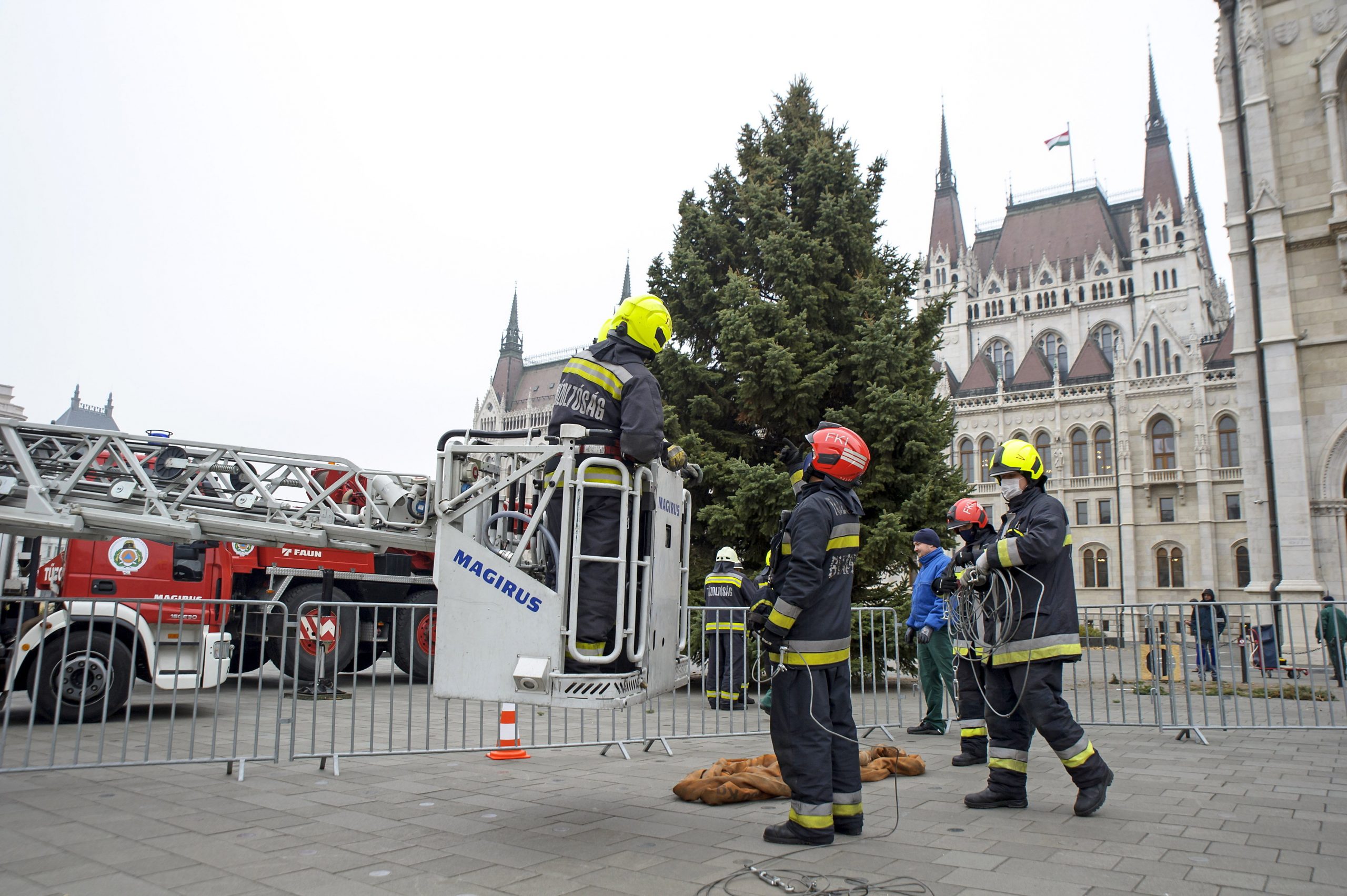 Hungary's Christmas Tree Placed in Front of Parliament