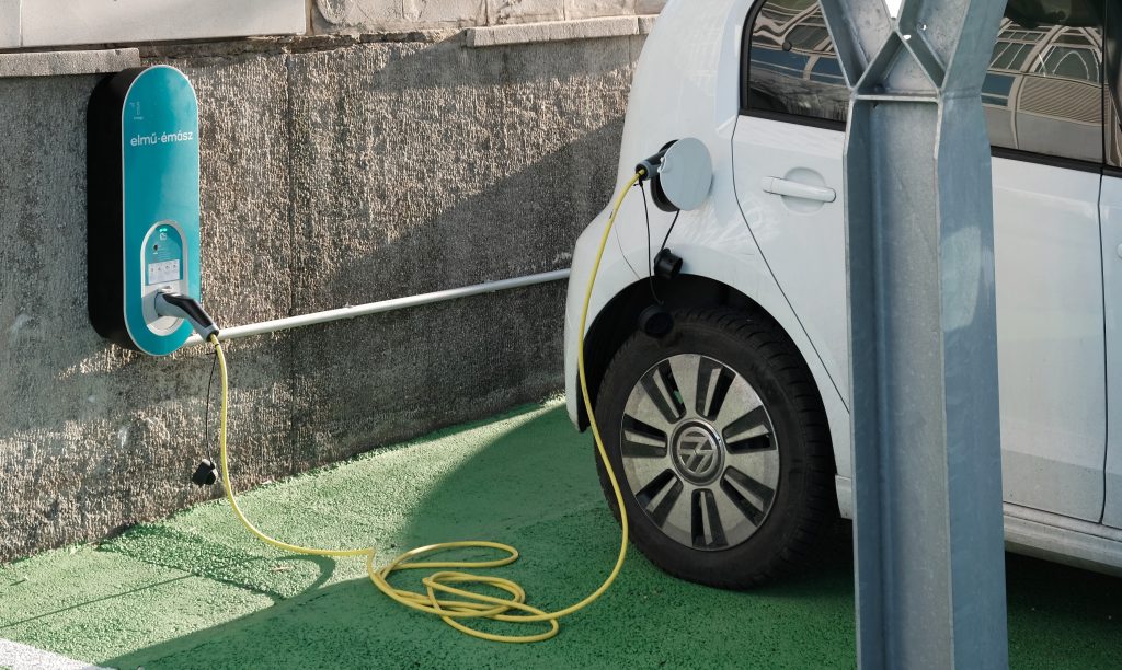 Fully Electric Vehicle Ownership in Hungary up 50% post's picture