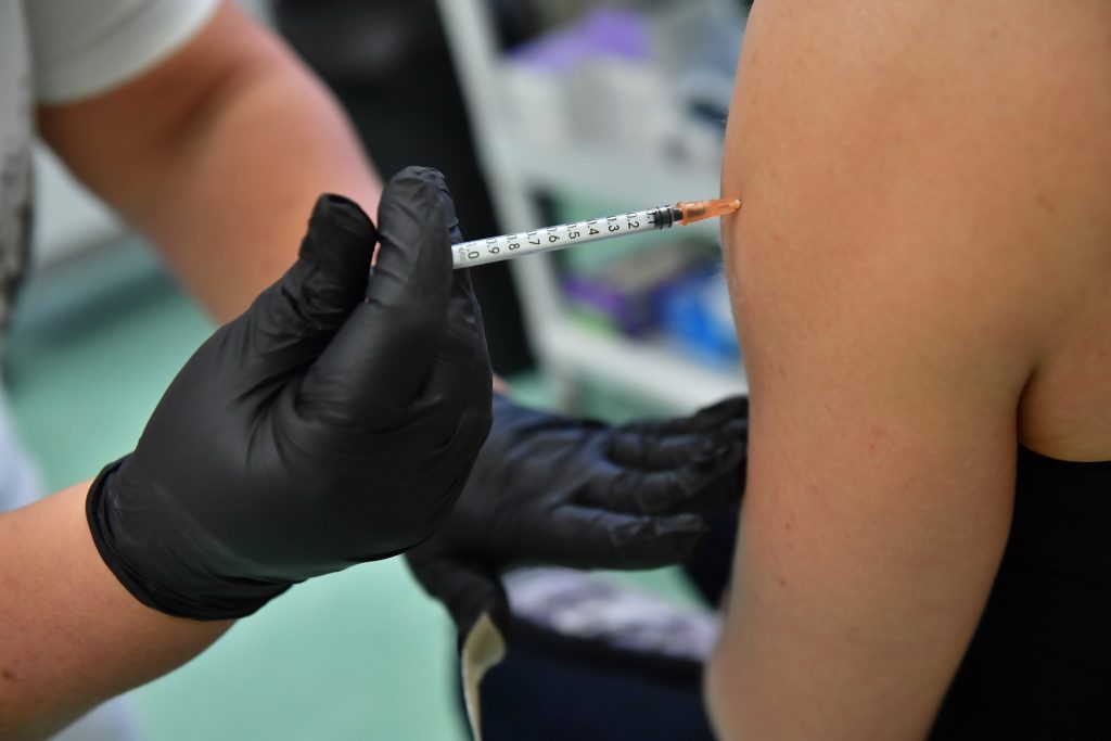 Six Doses of Vaccine Administered to a Dozen Patients in Budapest Hospital post's picture