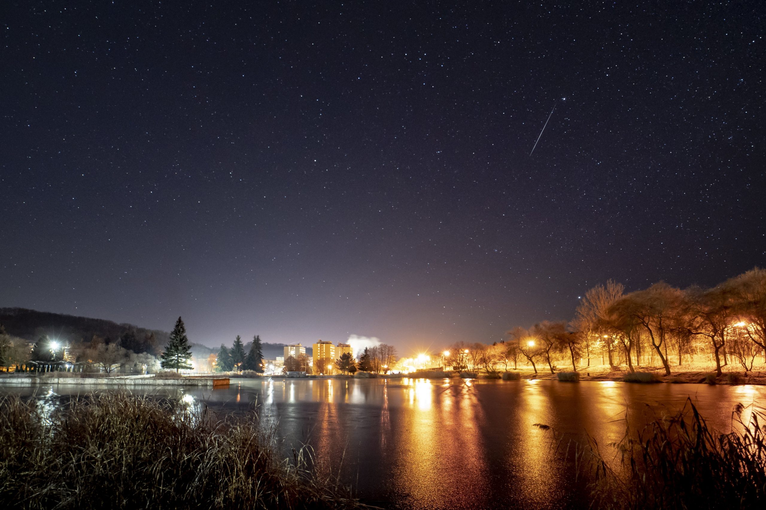 Geminids 'Shooting Stars' Make Night Sky over Hungary Especially Beautiful