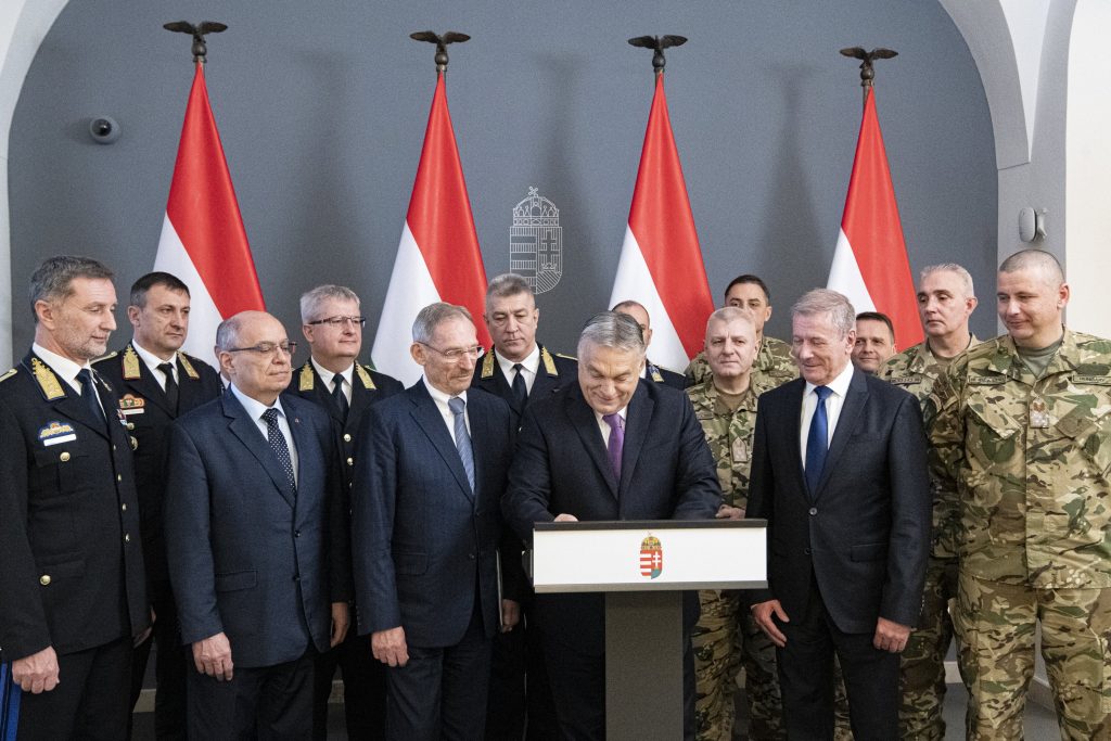 PM Orbán Announces 10% Wage Hike for Police Officers and Soldiers post's picture