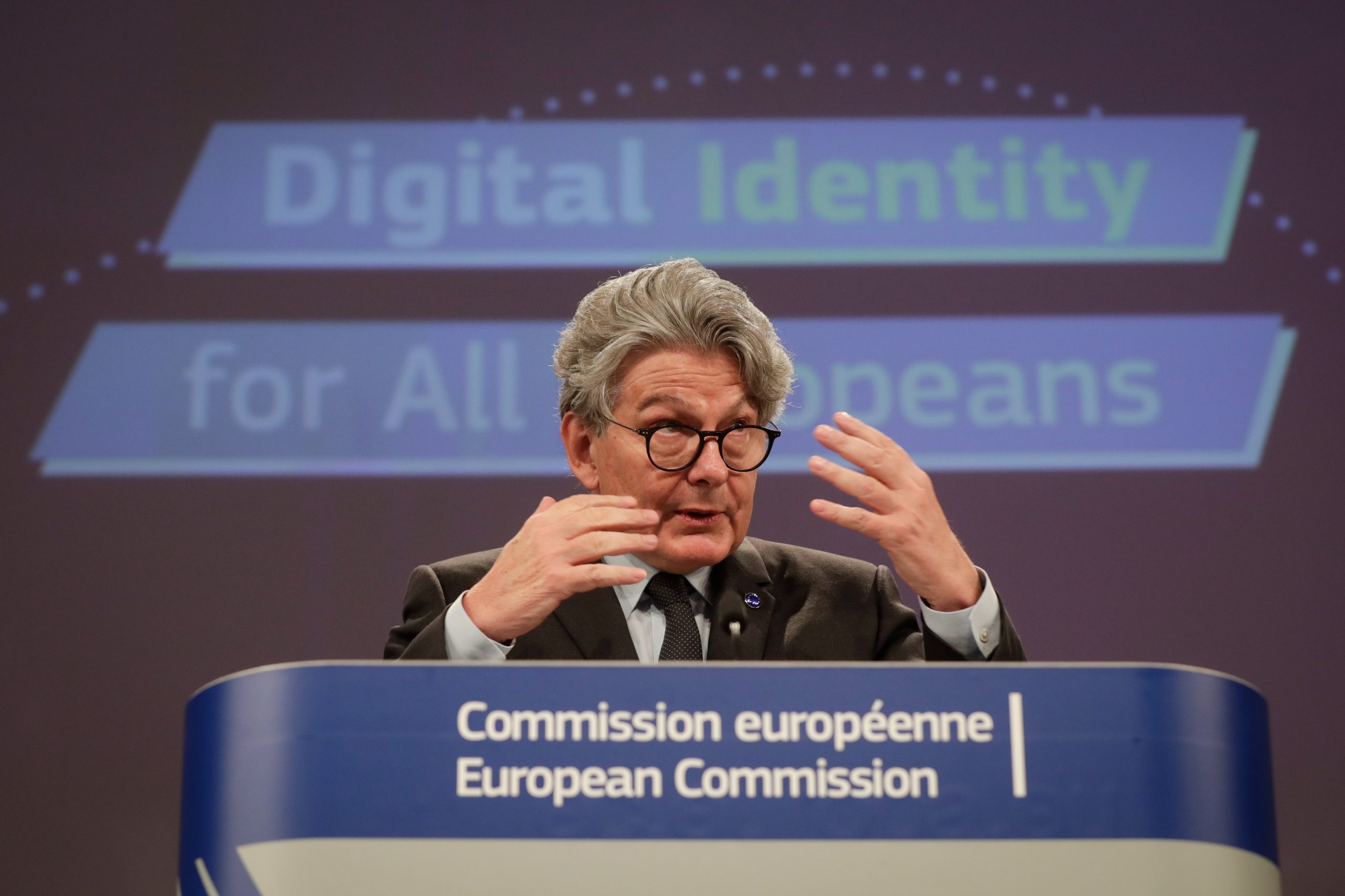 A Bizottság új médiaszabályokat tervez az EU-ban, amiben a magyar médiakörnyezet is szerepet játszhat
