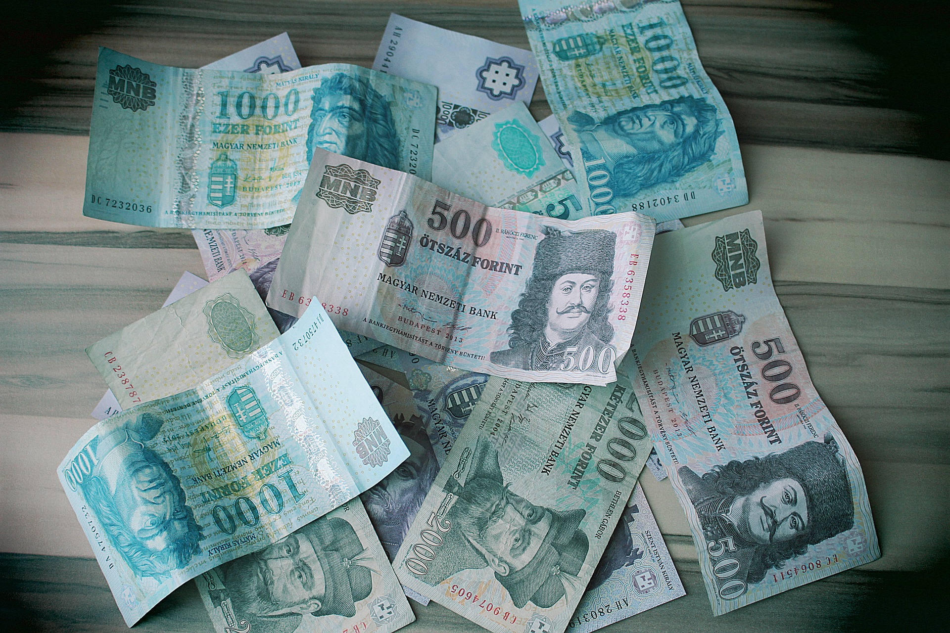 Forint Strenghtens As Hungary s Central Bank Significantl 