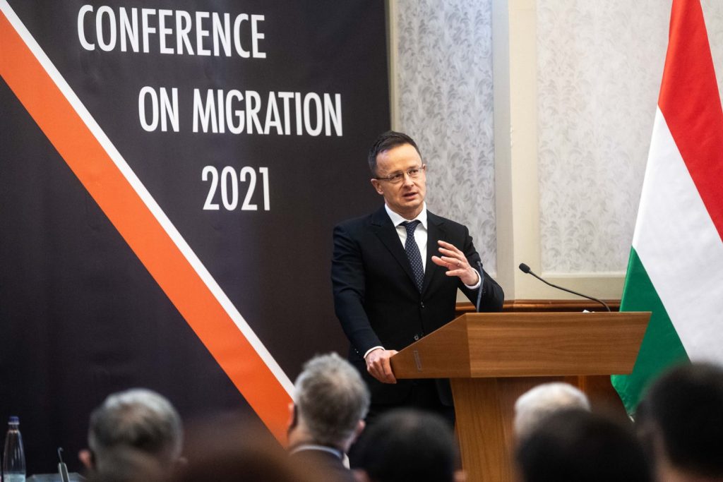 FM Szijjártó: EU Working to Prepare ‘European Version of UN Migration Pact’ post's picture