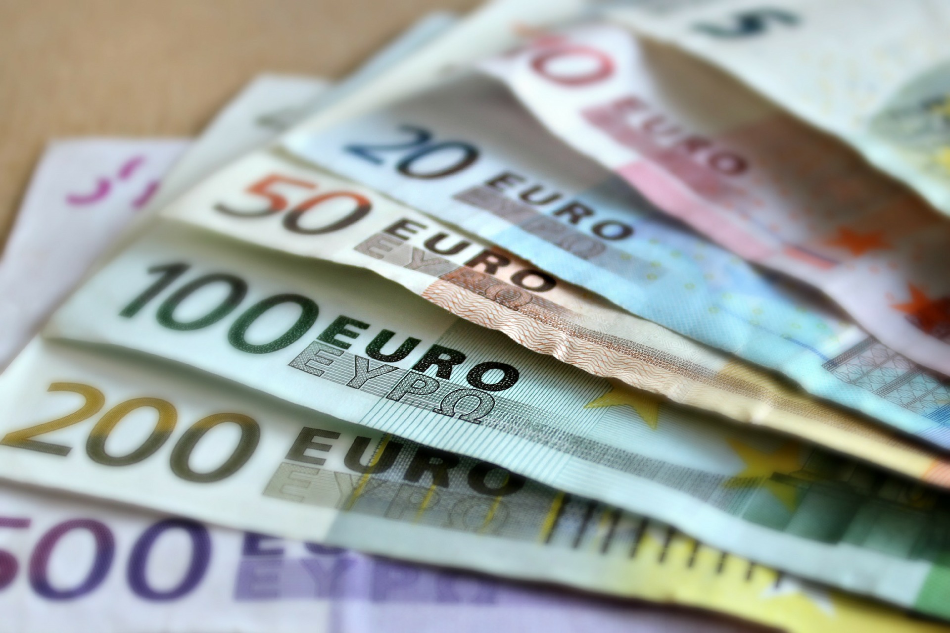 More Than Two-Thirds of Hungarians in Favor of Introducing the Euro