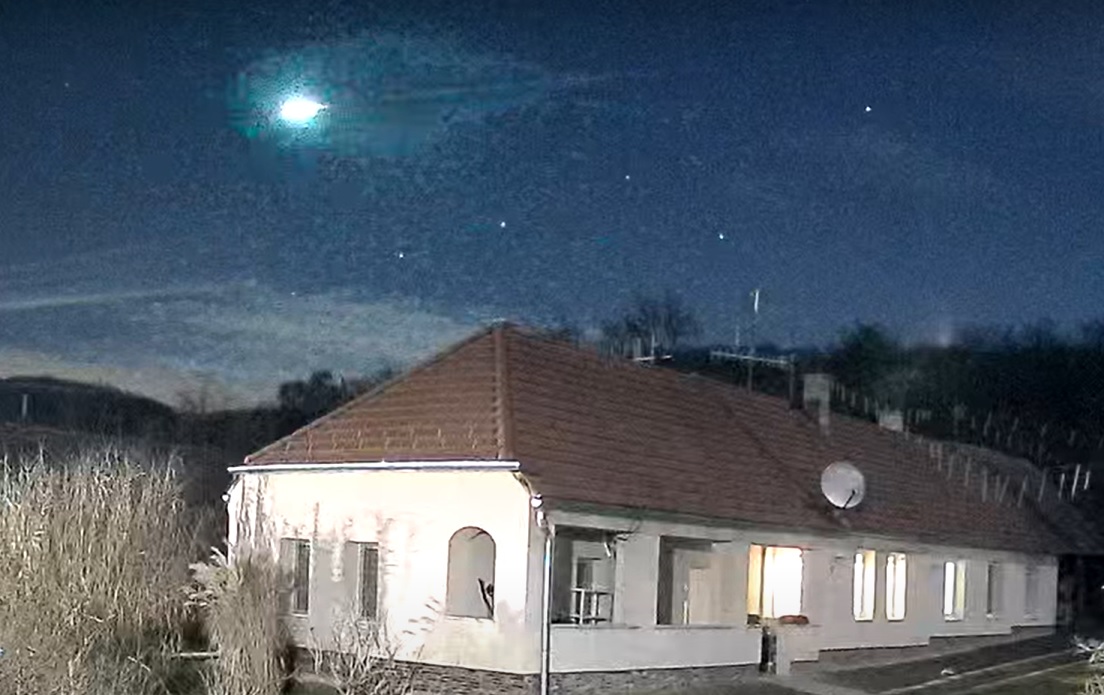 Giant Fireball Passes over Hungary - VIDEO!