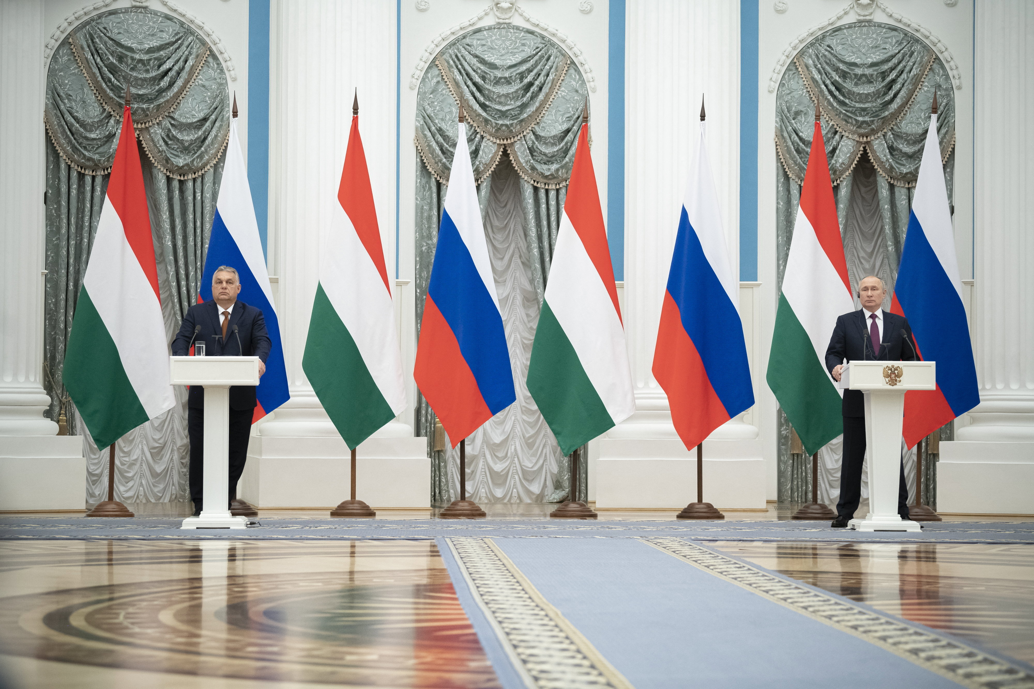 Opposition: “Viktor Orbán has become Putin’s puppet”