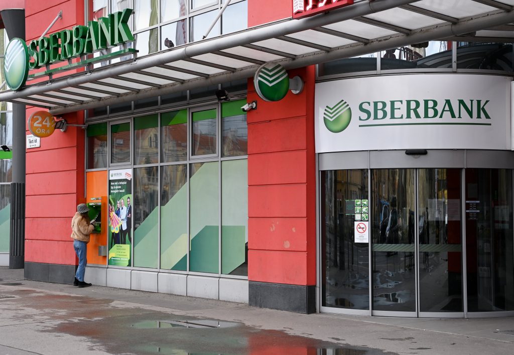 Central Bank Caps Client Withdrawals at Sberbank Hungary post's picture