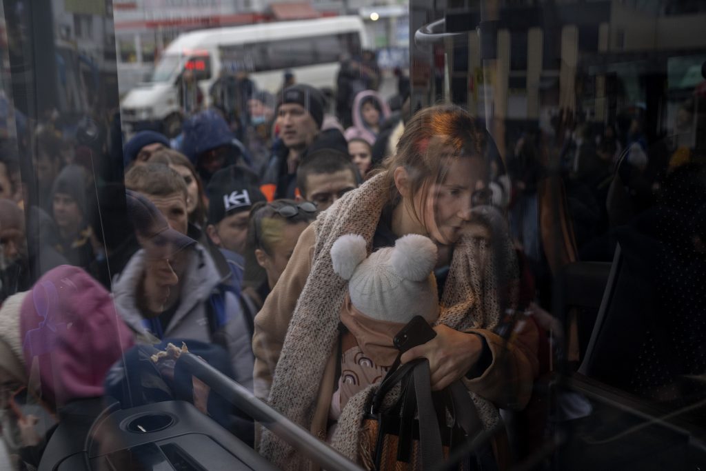 Masses of Ukrainian Refugees Cross the Hungarian Border on Foot post's picture
