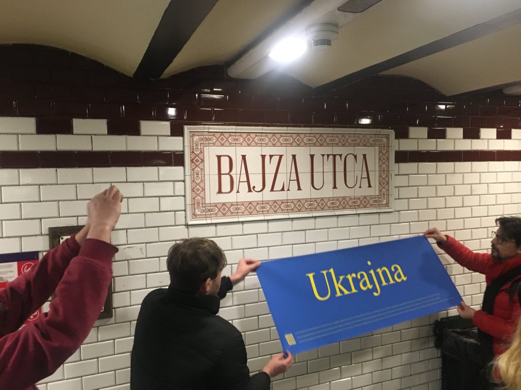 Artists Rename Metro Station Close to Russian Embassy in Support of Ukraine post's picture