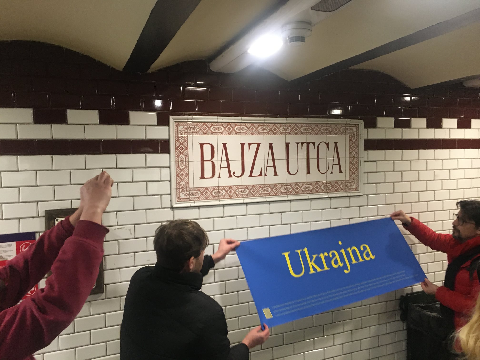 Artists Rename Metro Station Close to Russian Embassy in Support of Ukraine