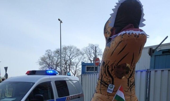 Dinosaur-Dressed Man Insulted at Pro-govt ’Peace March,’ Police Open Investigation post's picture