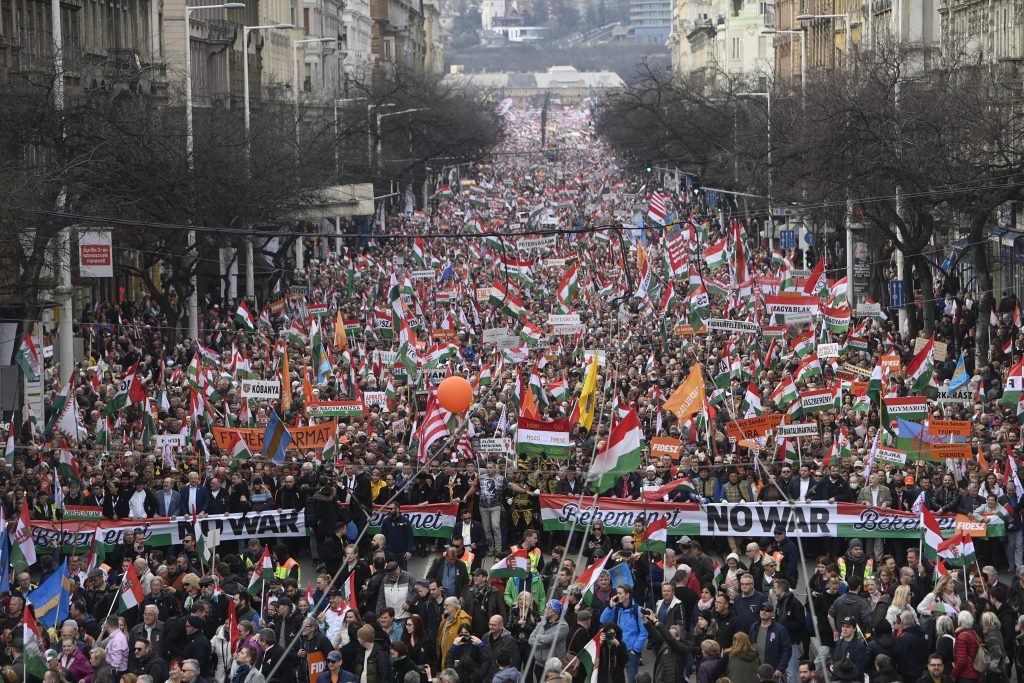 Pro-Fidesz “Peace March” Protests against War and in Support of PM Orbán post's picture