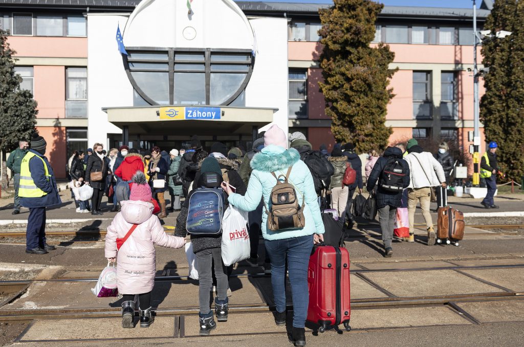Over 10,000 Refugees Arrive from Ukraine on Sunday post's picture