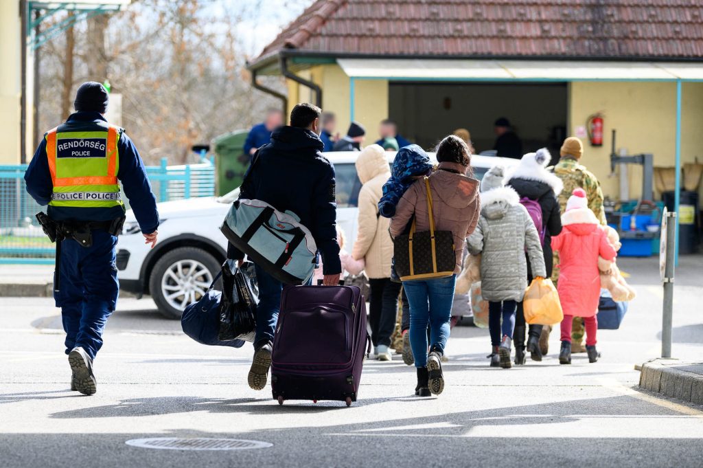 Close to 12,000 Refugees Arrive from Ukraine on Saturday post's picture