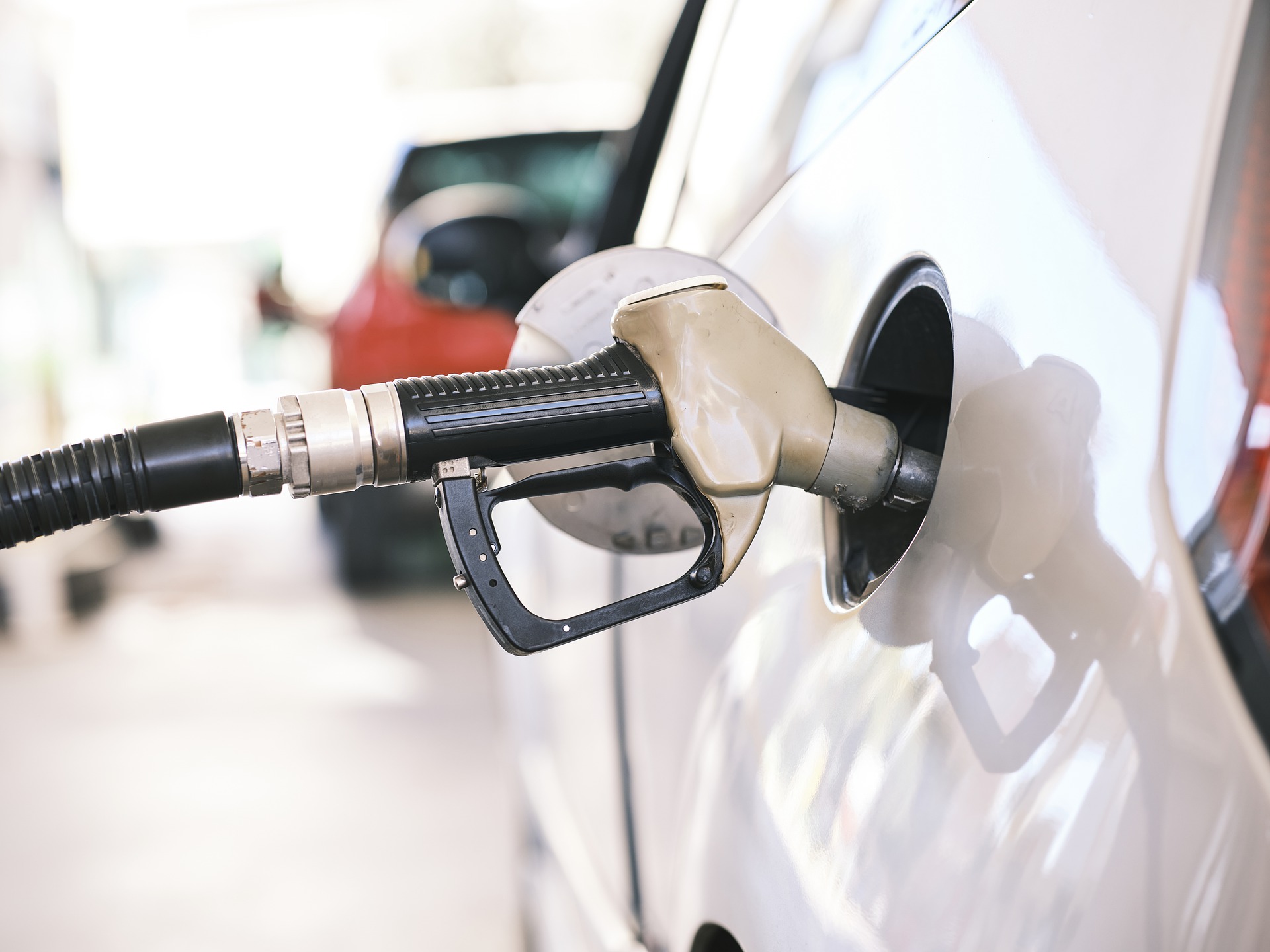 Gov't Caps Petrol and Diesel Price for Wholesalers