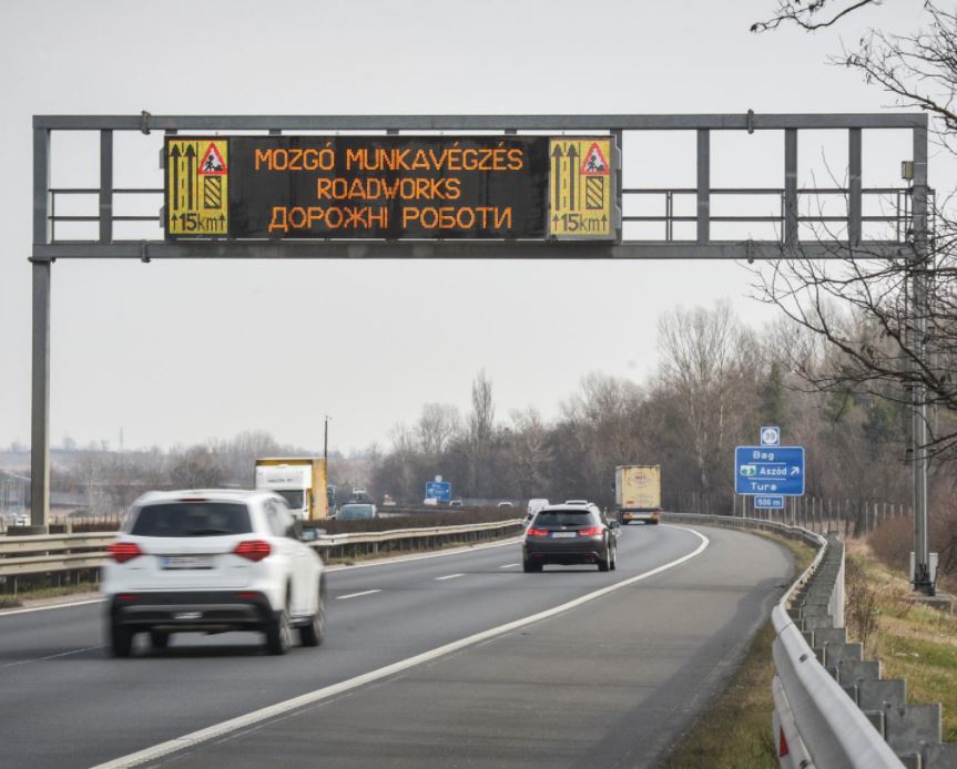 Hungarian Roads: Signs in Ukrainian to Help Refugees post's picture
