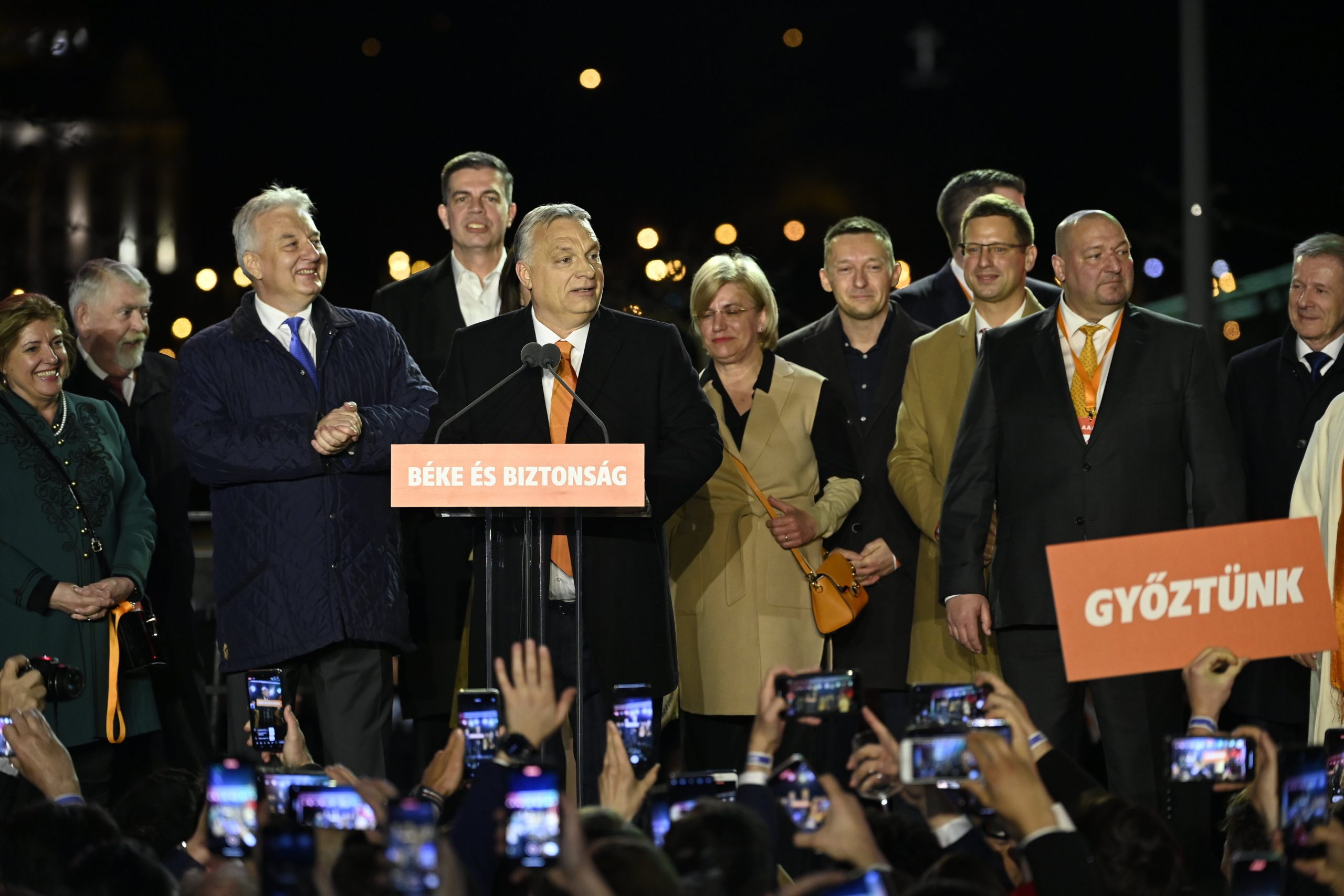Press Roundup: Two-thirds Majority for Fidesz Confirmed